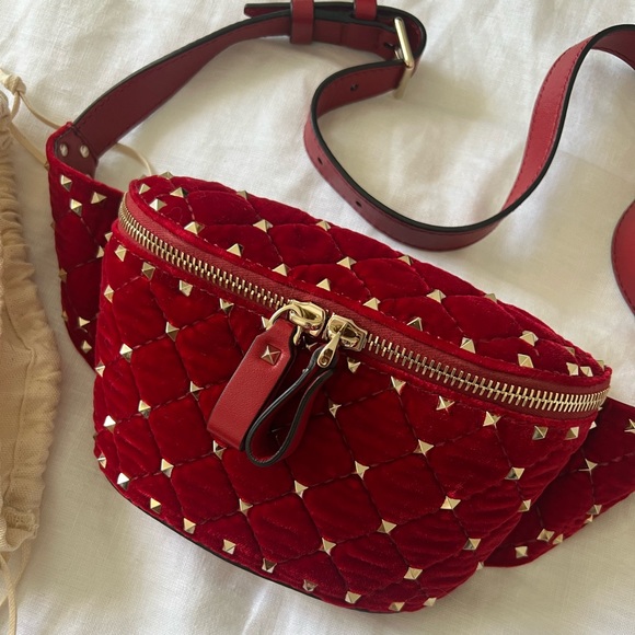 Valentino Garavani Rockstud Spike Red Velvet Belt Bag, Quilted - Picture 4 of 9